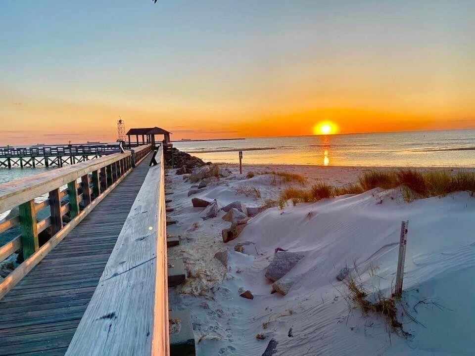 Key Lime Cottage Steps From Cape Charles Beach Екстериор снимка